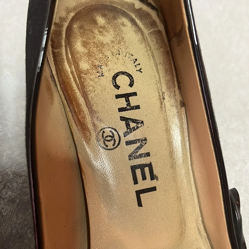 Chanel Cap-toe Pumps - Picture 6 of 7